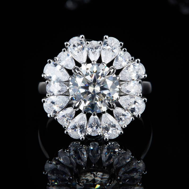 群镶璀璨Women's RingS925银镀白金定制选款主石Moissanite2.5ct/副石高碳钻
