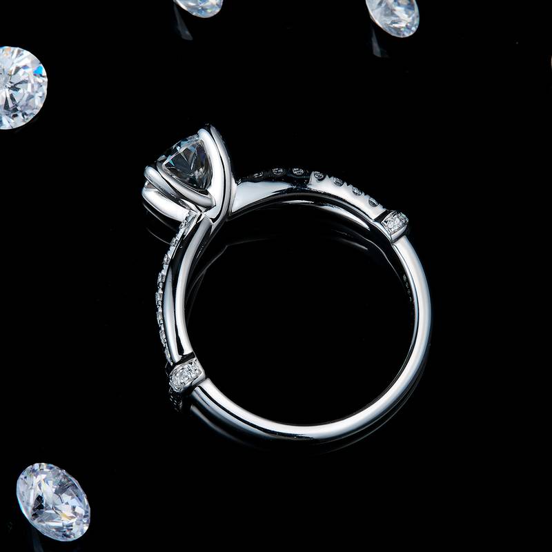 扭臂微镶四爪Women's RingS925银镀白金定制选款主石Moissanite1.0ct/副石高碳钻