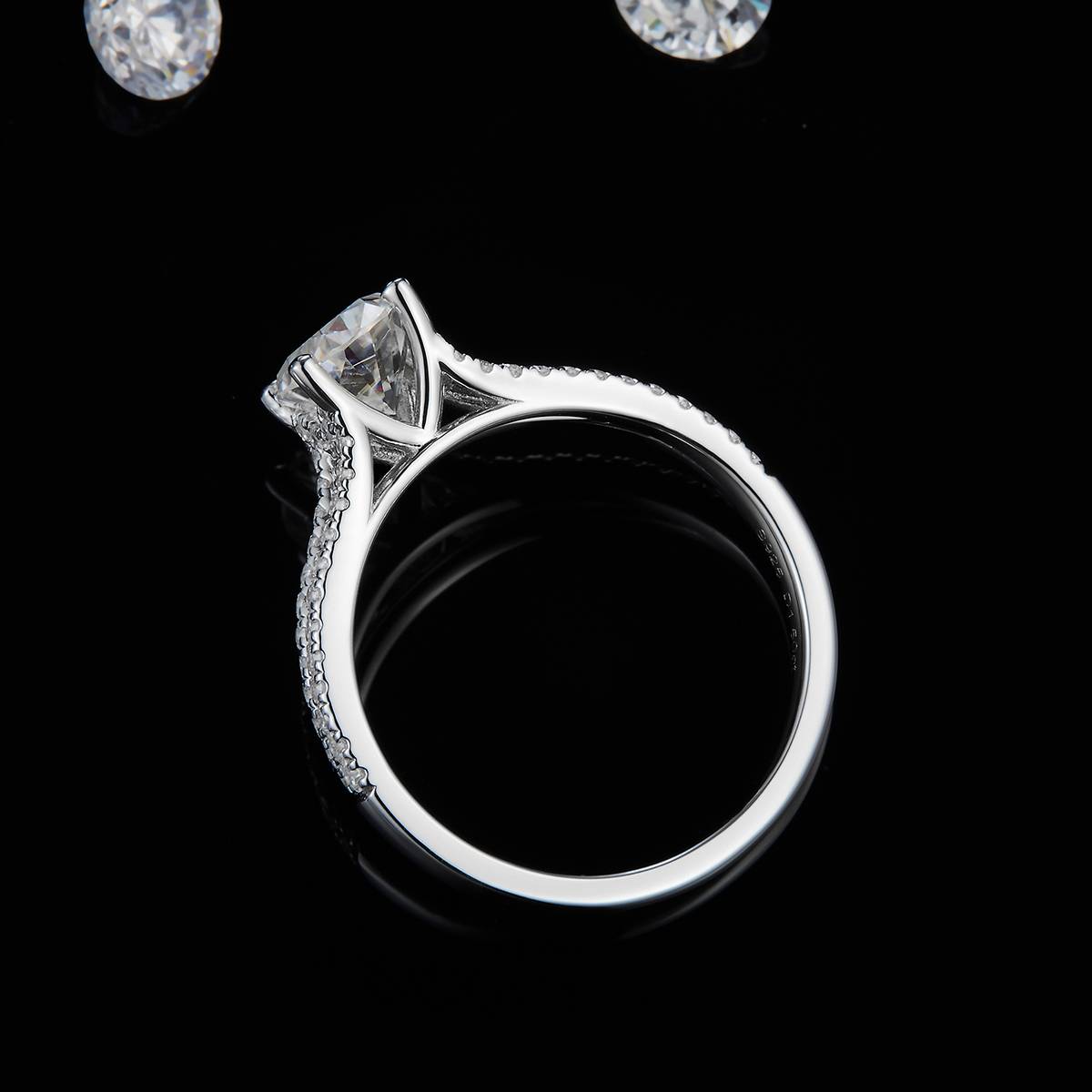 Y-shaped Oval Women's Ring S925 Silver Plated Platinum Customized Selection Main Stone Moissanite 1.5ct/Side Stone Cubic Zirconia