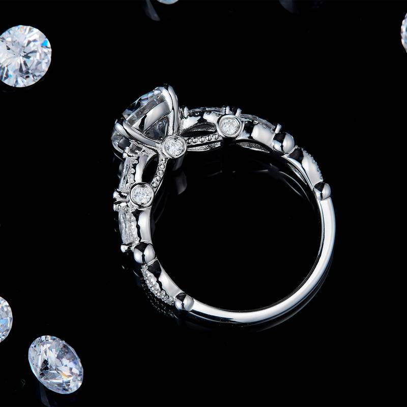 Affordable Luxury高级感四爪Women's RingS925银镀白金定制选款主石Moissanite2.0ct/副石高碳钻
