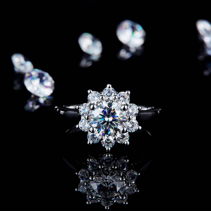 太阳花女戒S925银镀白金定制选款主石莫桑钻1.0ct/副石高碳钻