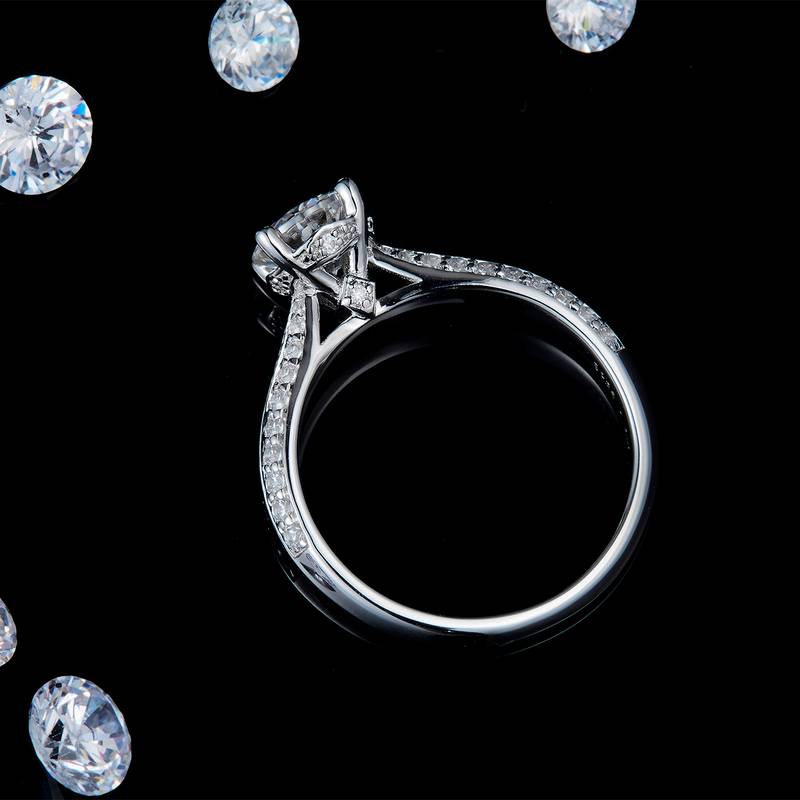 轻奢简约经典四爪女戒S925银镀白金定制选款主石莫桑钻1.0ct/副石高碳钻
