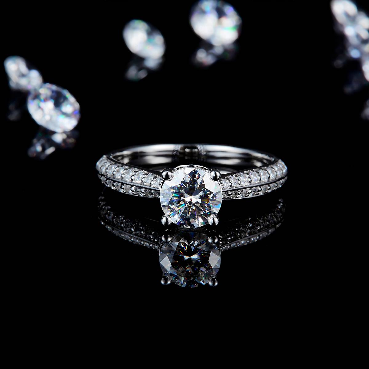 Light Luxury Simple Classic Four Claw Women's Ring S925 Silver Plated Platinum Customized Selection Main Stone Moissanite 1.0ct/Side Stone Cubic Zirconia