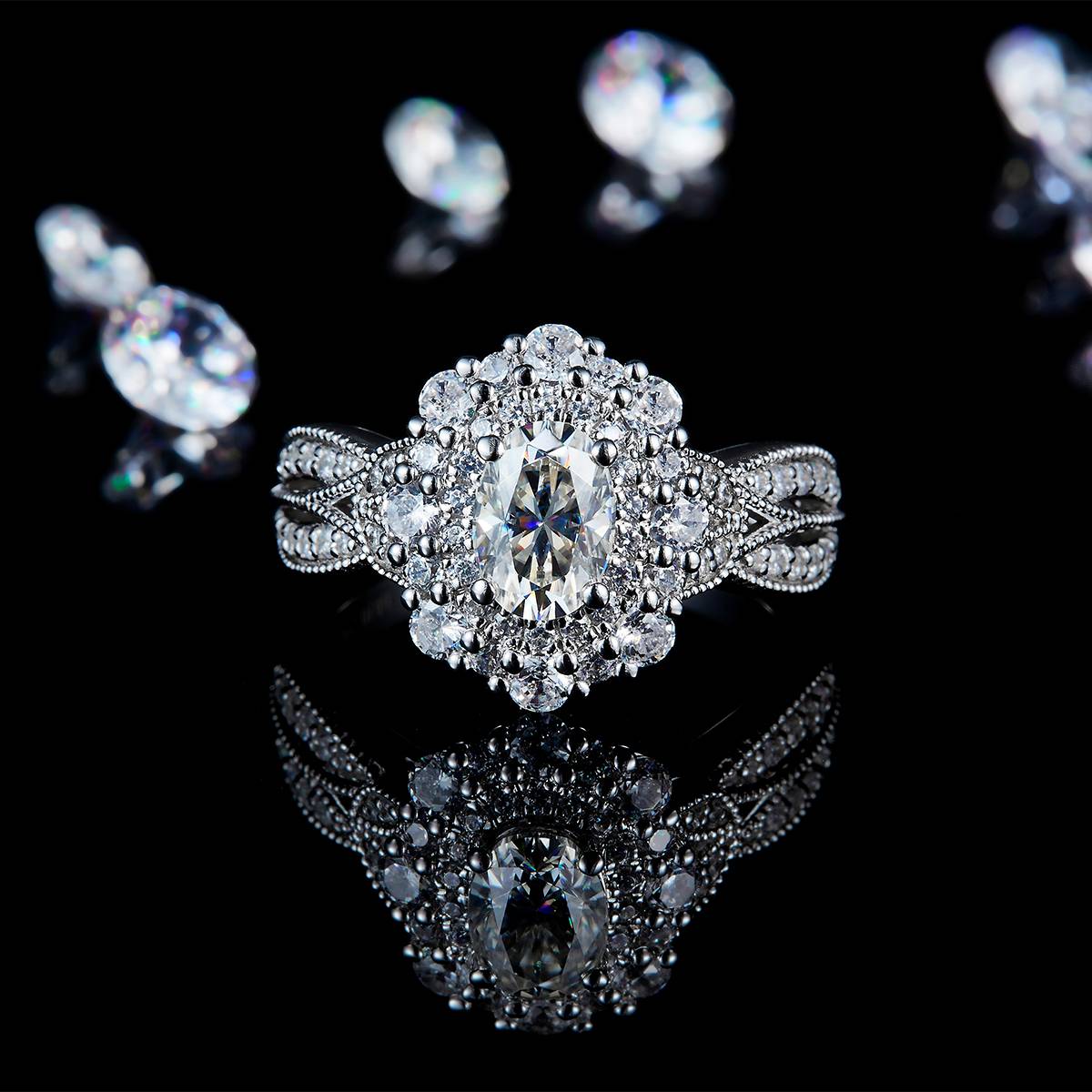 奢华款求婚蛋形女戒S925银镀白金定制选款主石莫桑钻1.0ct/副石高碳钻