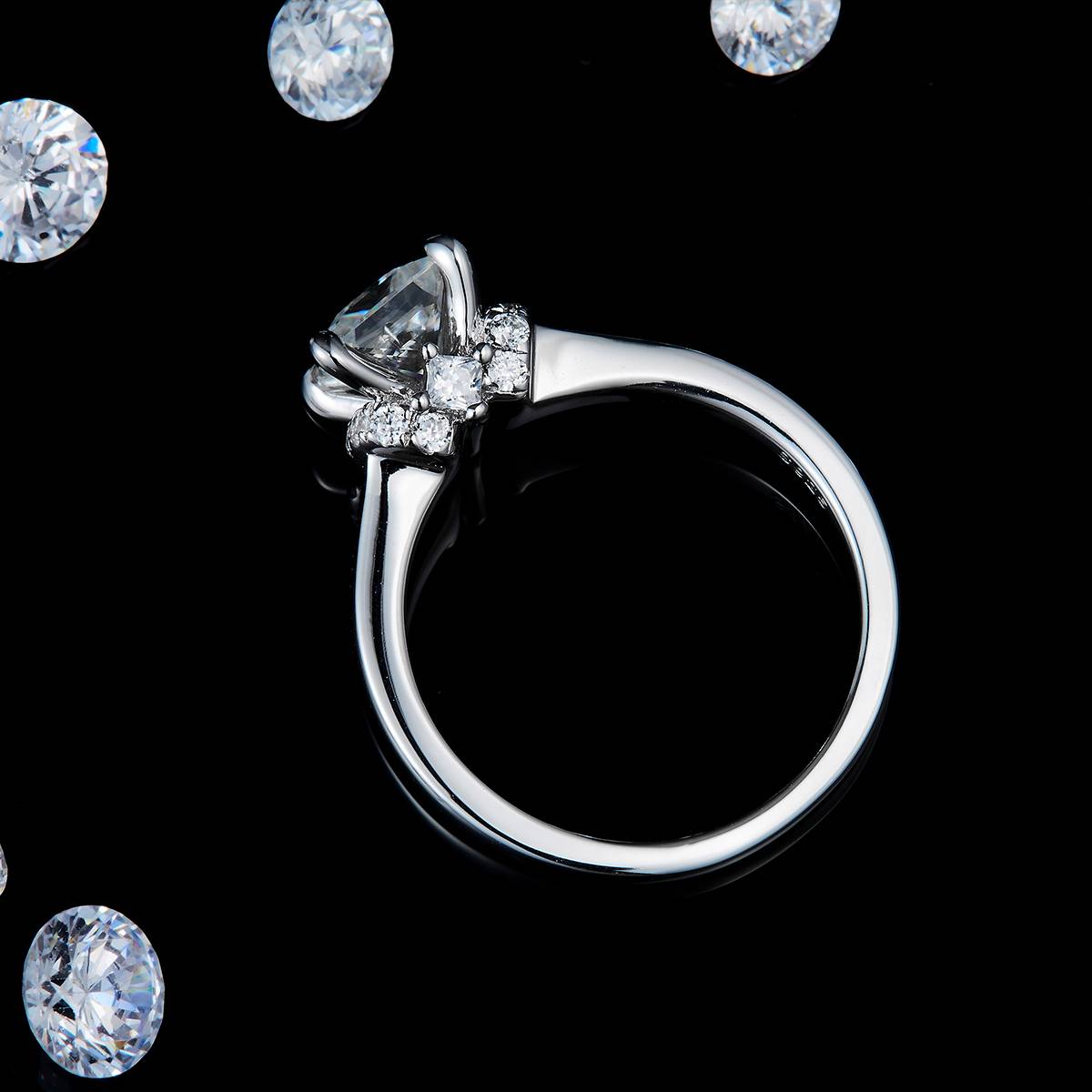 公主方女戒S925银镀白金定制选款主石莫桑钻1.2ct/副石高碳钻