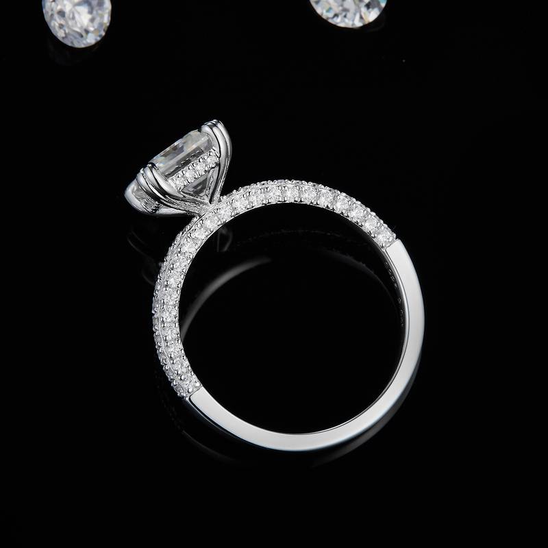 方钻豪华款女戒S925银镀白金定制选款主石莫桑钻2.0ct/副石高碳钻