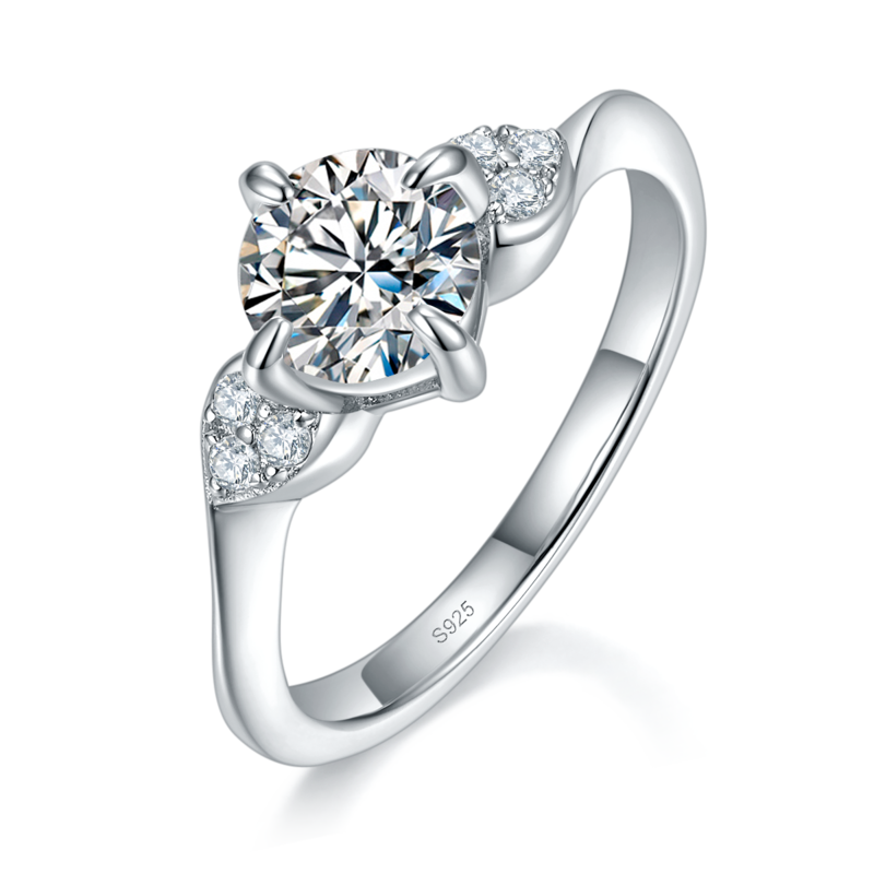 时尚扭臂女戒S925银镀白金定制选款主石莫桑钻1.0ct/副石高碳钻