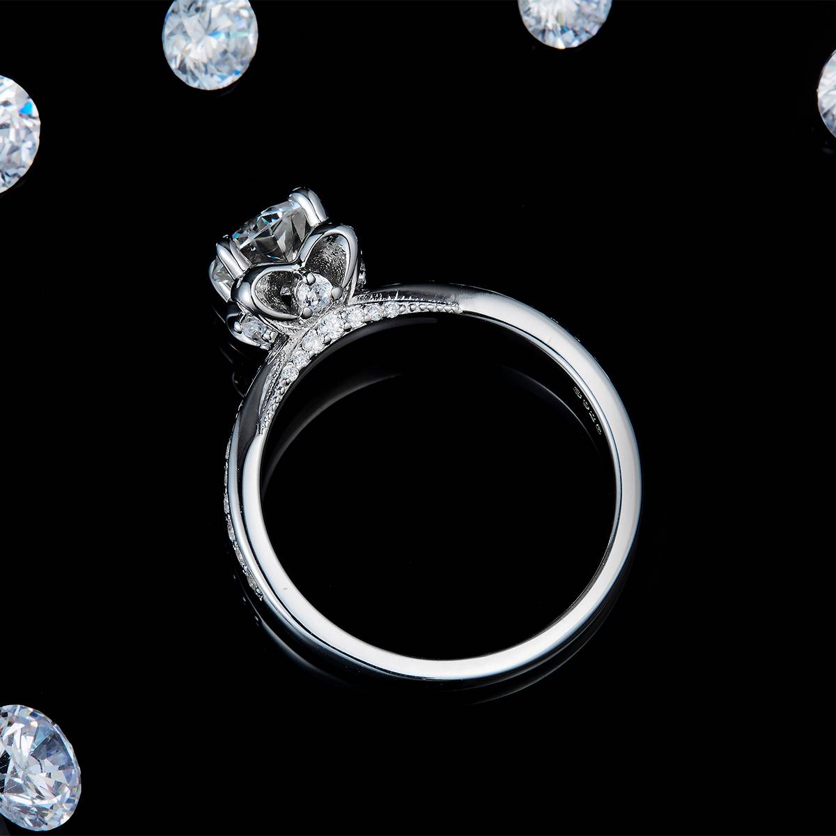 钟爱一生女戒S925银镀白金定制选款主石莫桑钻1.0ct/副石高碳钻