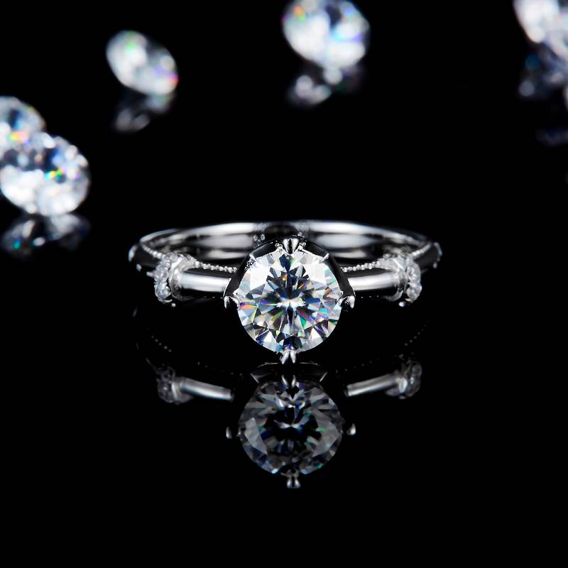 四爪花苞圆钻滚珠Women's RingS925银镀白金定制选款主石Moissanite1.0ct/副石高碳钻