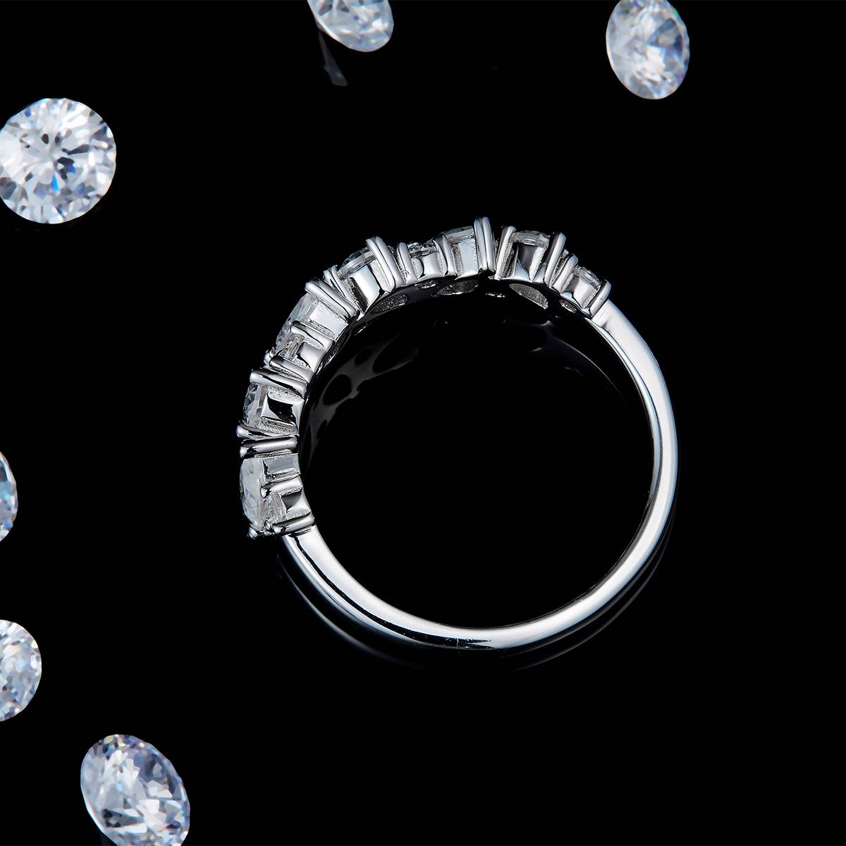 梨形拼镶圆钻排戒S925银镀白金定制选款副石莫桑钻2.31ct