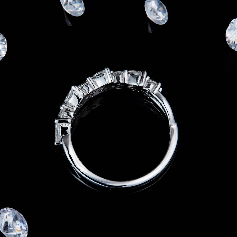 马眼钻拼镶圆钻排戒S925银镀白金定制选款副石莫桑钻1.04ct