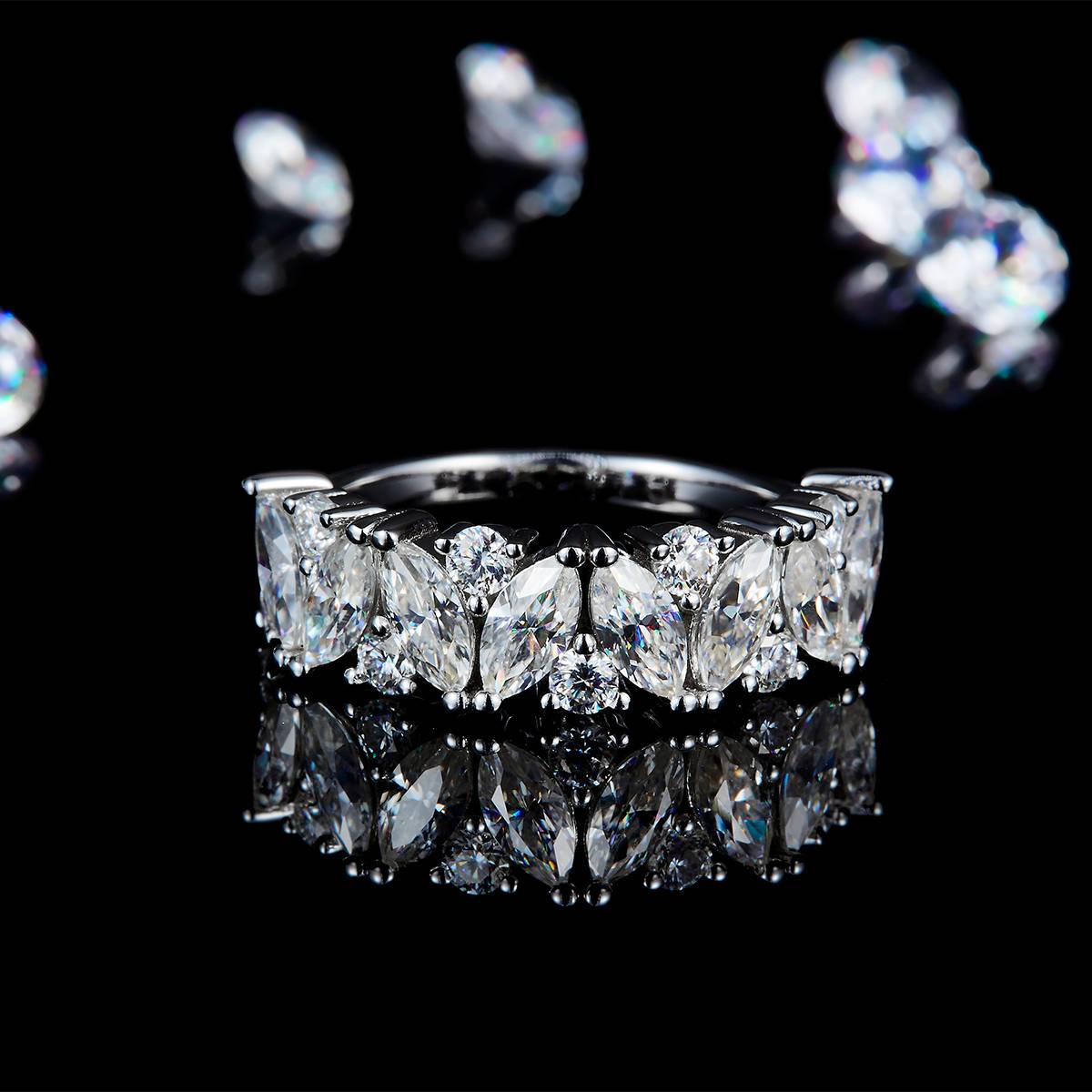 Advanced Alien Diamond Ring S925 Silver Plated Platinum Customized Selection Side Stone Moissanite 2.81ct
