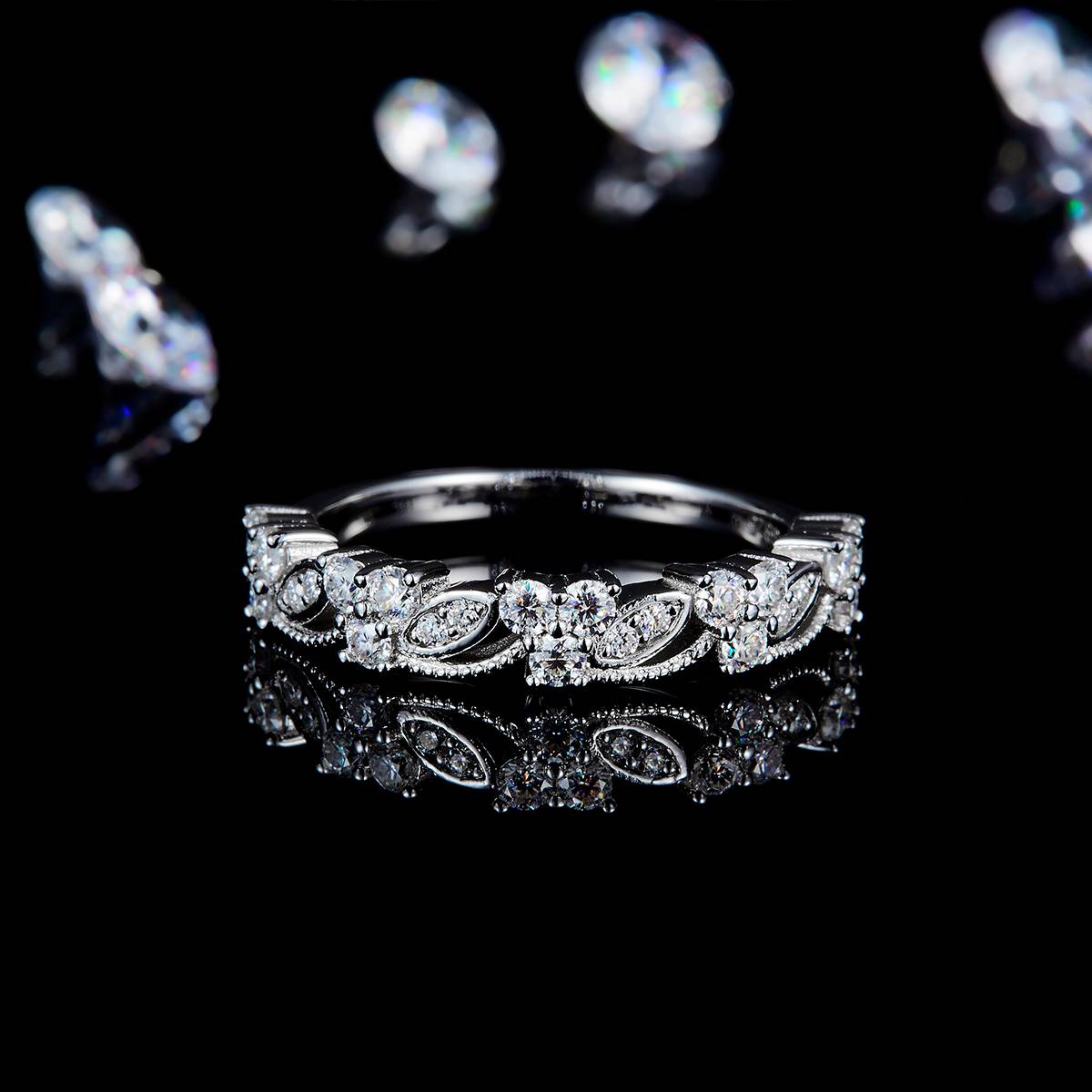 Fine Circle Simple Elegant Ring S925 Silver Plated Platinum Customized Selection Side Stone Moissanite 0.52ct