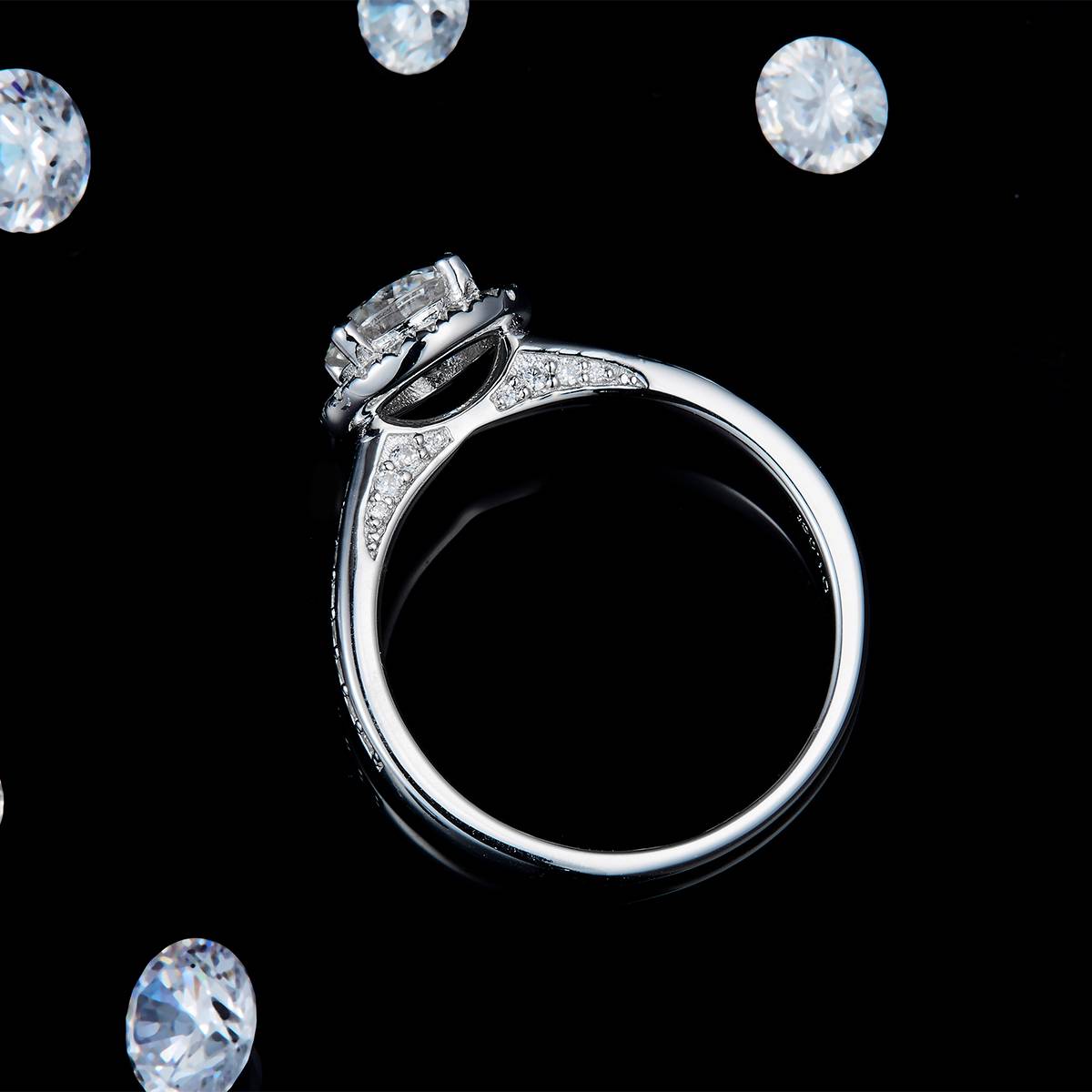 轻奢圆包女戒S925银镀白金定制选款主石莫桑钻1.0ct/副石高碳钻