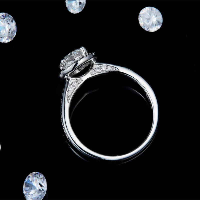 轻奢圆包女戒S925银镀白金定制选款主石莫桑钻1.0ct/副石高碳钻