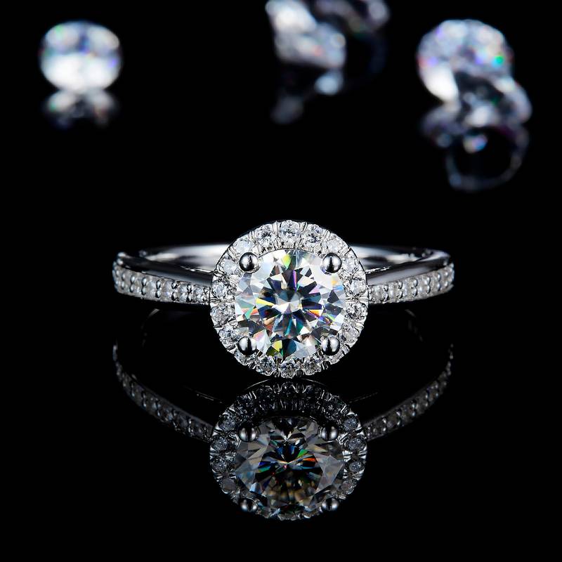轻奢圆包女戒S925银镀白金定制选款主石莫桑钻1.0ct/副石高碳钻
