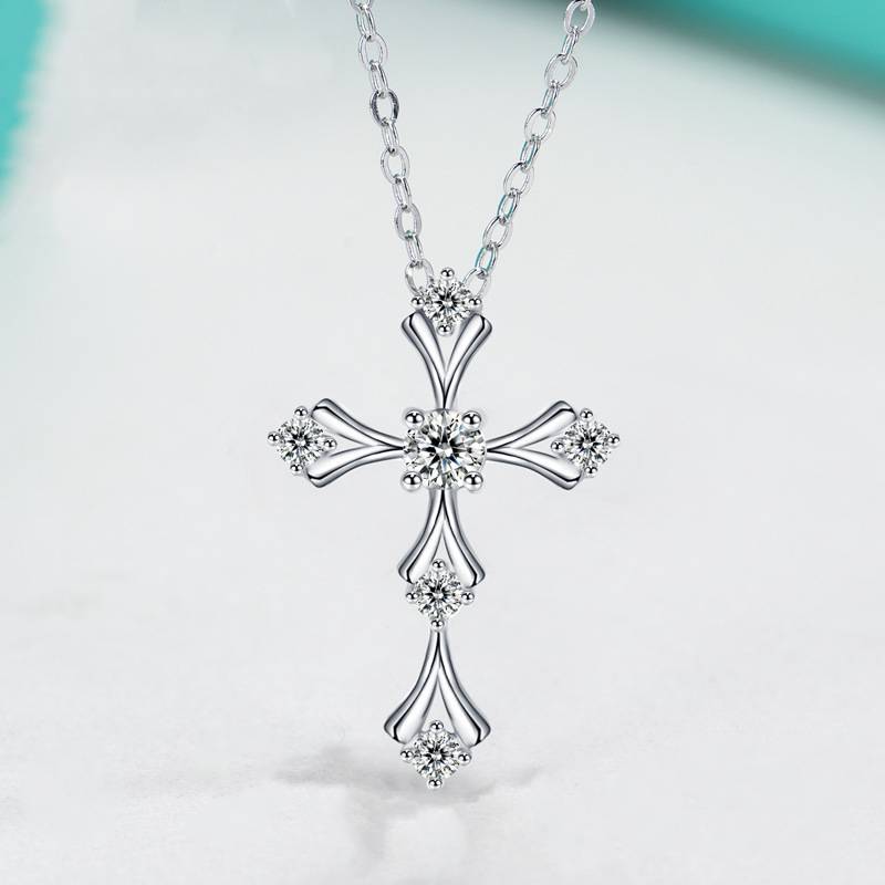 P210220019款S925银镀18K白金十字架莫桑钻项链主石0.2ct
