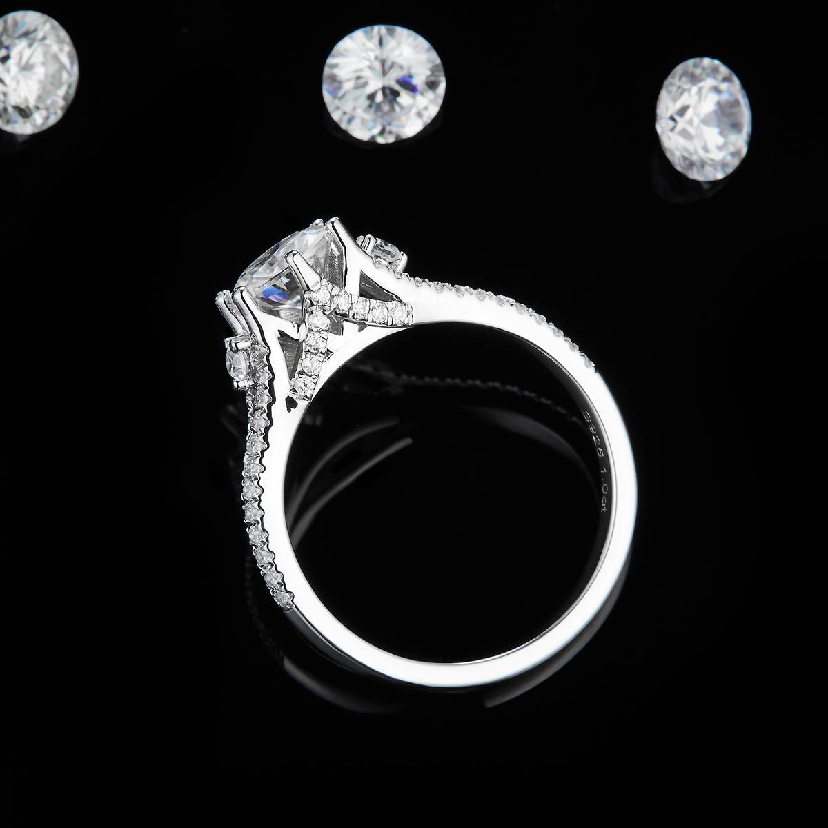轻奢圆钻女戒S925银镀白金定制选款主石莫桑钻1.0ct/副石高碳钻