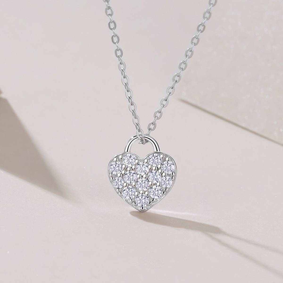 P15493款S925银镀18K白金爱心锁MoissaniteNecklace0.58ct