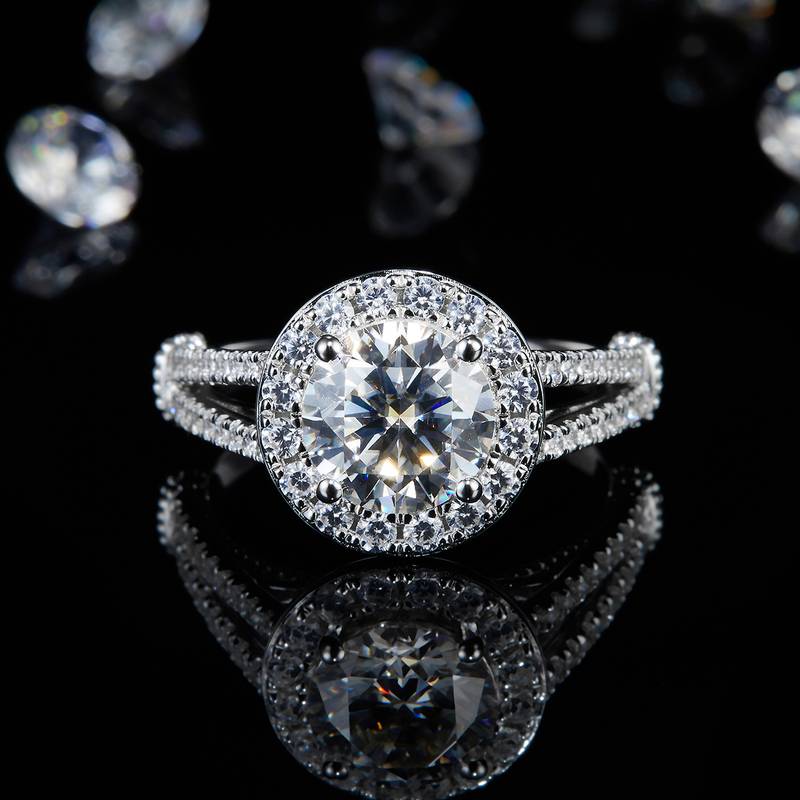 Y臂圆包女戒S925银镀白金定制选款主石莫桑钻2.0ct/副石高碳钻