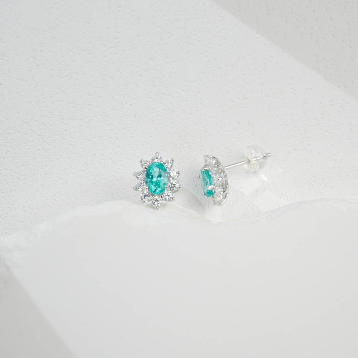 E2020114 蛋形培育祖母绿S925银镀白金耳环6*4mmmm/0.8ct