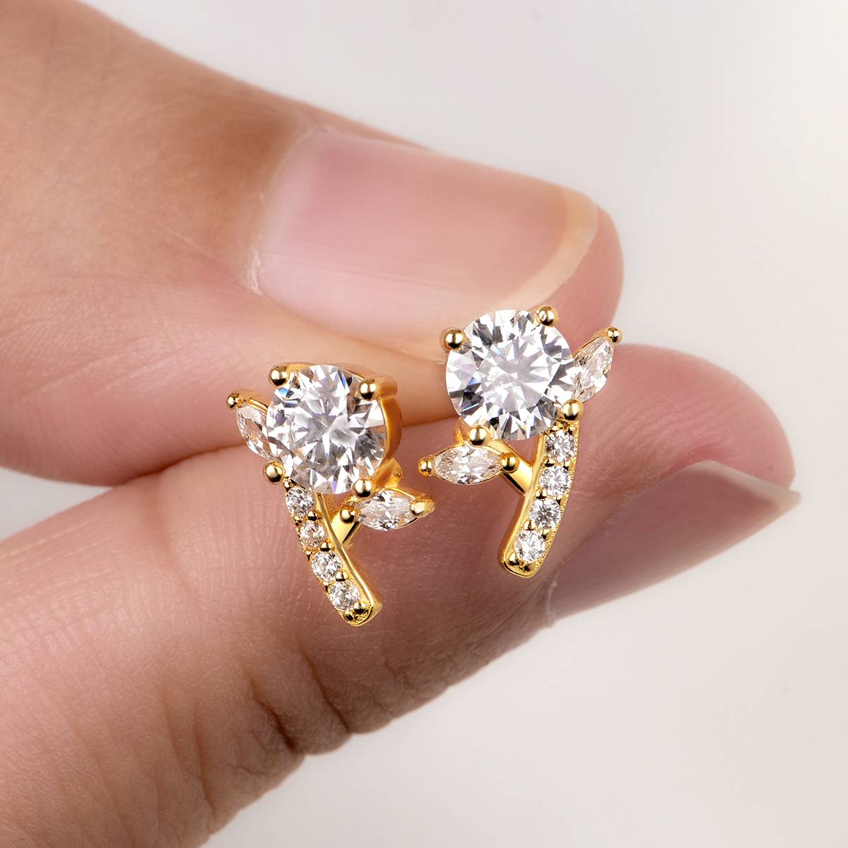 ME0026款S25银镀18K黄金Moissanite小花Stud Earring1.0ct