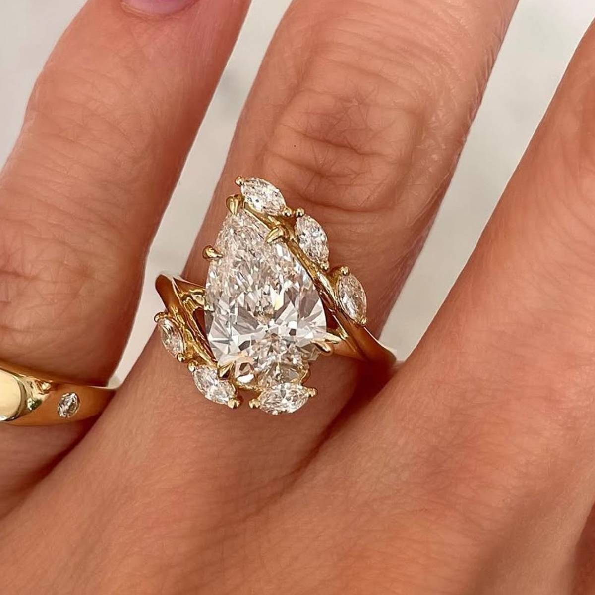 MR0145款S25银镀18K黄金奢华水滴形莫桑钻女戒主石4.0ct/12*8mm