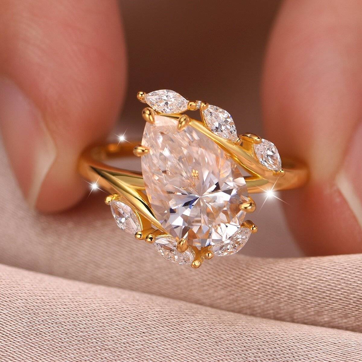 MR0145款S25银镀18K黄金奢华水滴形莫桑钻女戒主石4.0ct/12*8mm