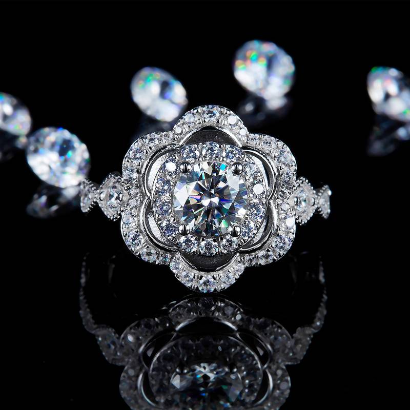 豪华花朵女戒S925银镀白金定制选款莫桑钻1.0ct