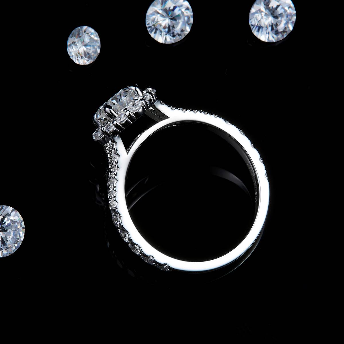 Oval Women's Ring S925 Silver Plated Platinum Customized Selection Main Stone Moissanite 1.5ct/Side Stone Cubic Zirconia