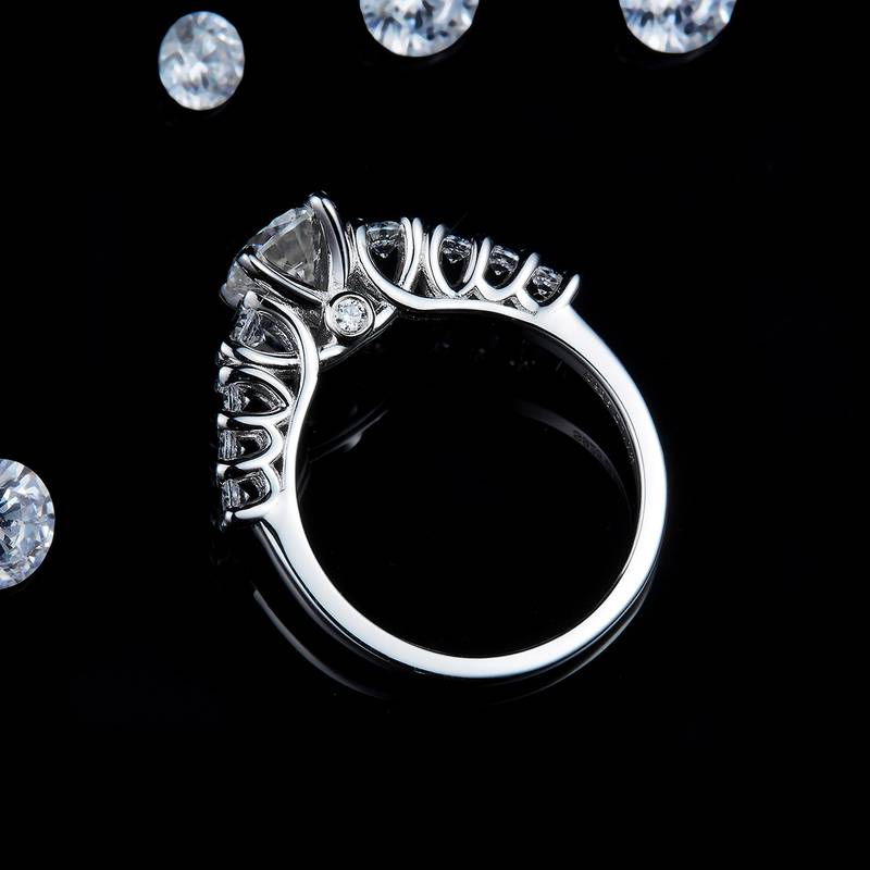Affordable Luxury满钻四爪Women's RingS925银镀白金定制选款主石Moissanite1.0ct/副石高碳钻