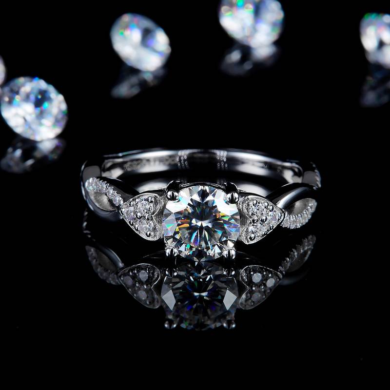 扭臂四爪Women's RingS925银镀白金定制选款主石Moissanite1.0ct/副石高碳钻
