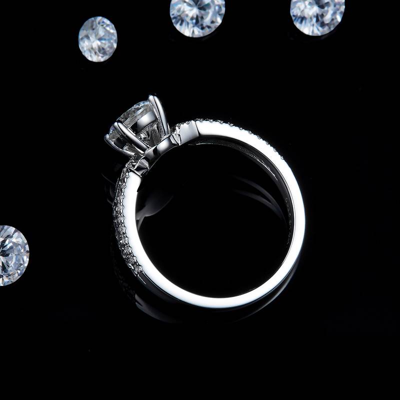满钻Affordable Luxury款Women's RingS925银镀白金定制选款主石Moissanite1.0ct/副石高碳钻