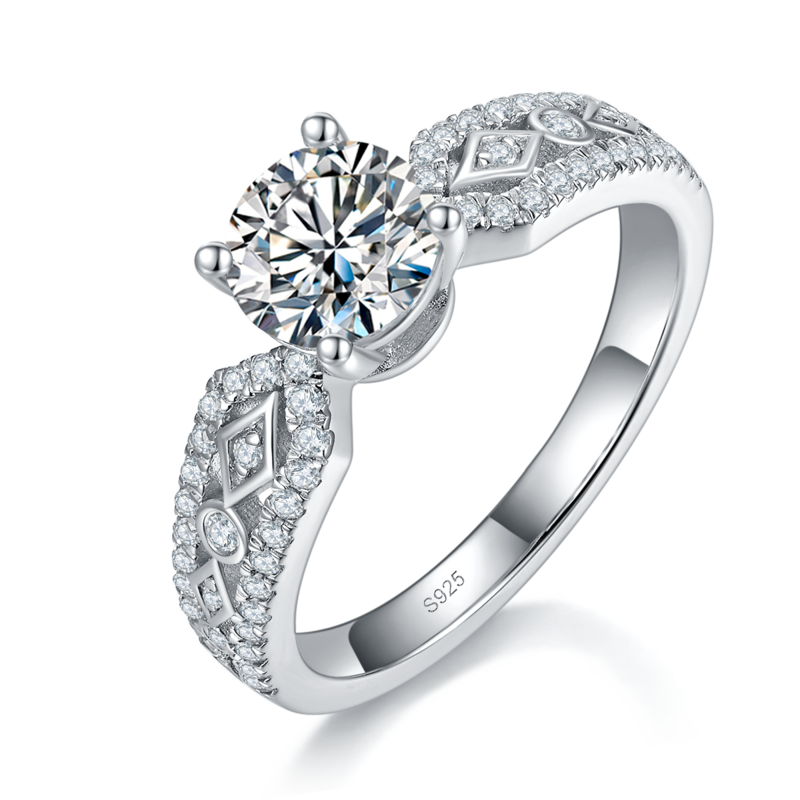 满钻Affordable Luxury款Women's RingS925银镀白金定制选款主石Moissanite1.0ct/副石高碳钻