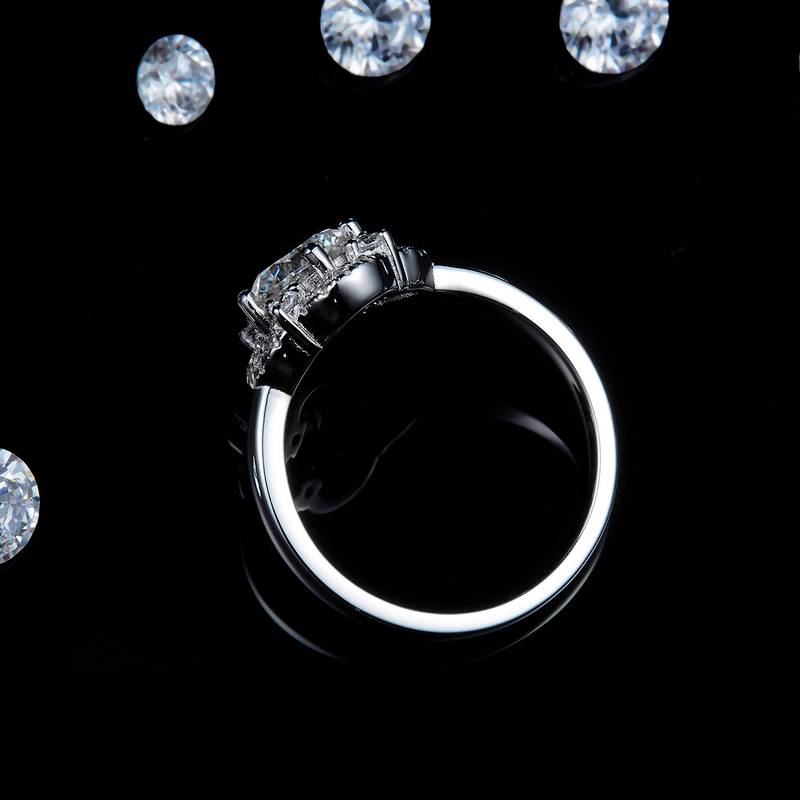 简约四叶花女戒S925银镀白金定制选款主石莫桑钻1.0ct/副石高碳钻