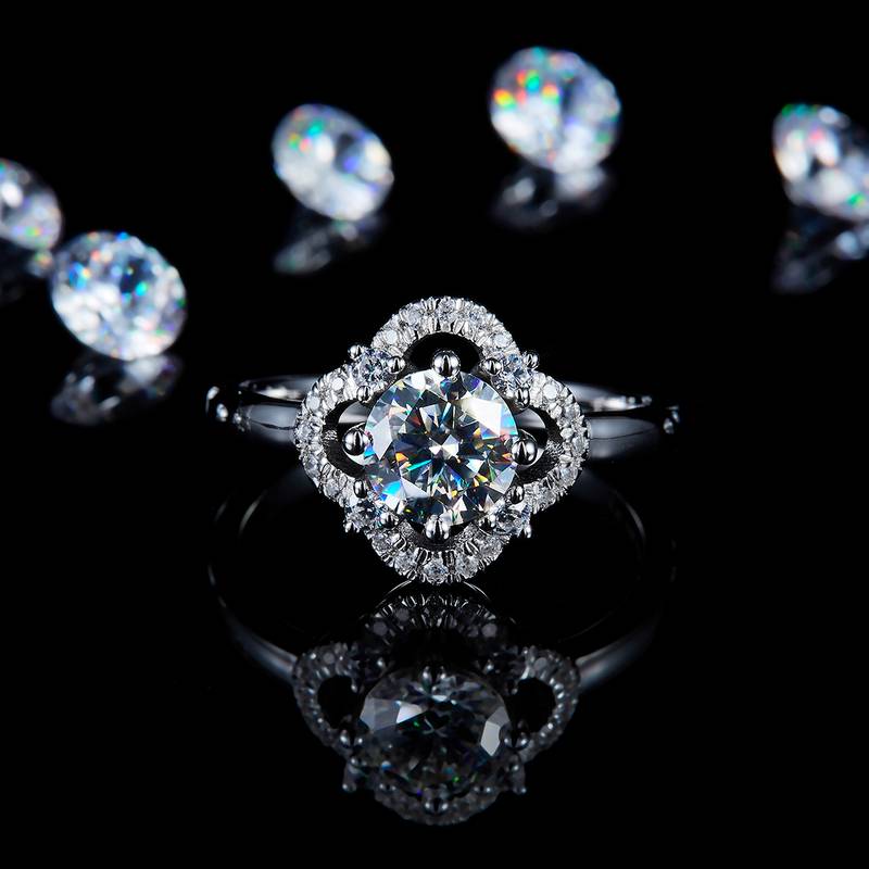 简约四叶花女戒S925银镀白金定制选款主石莫桑钻1.0ct/副石高碳钻