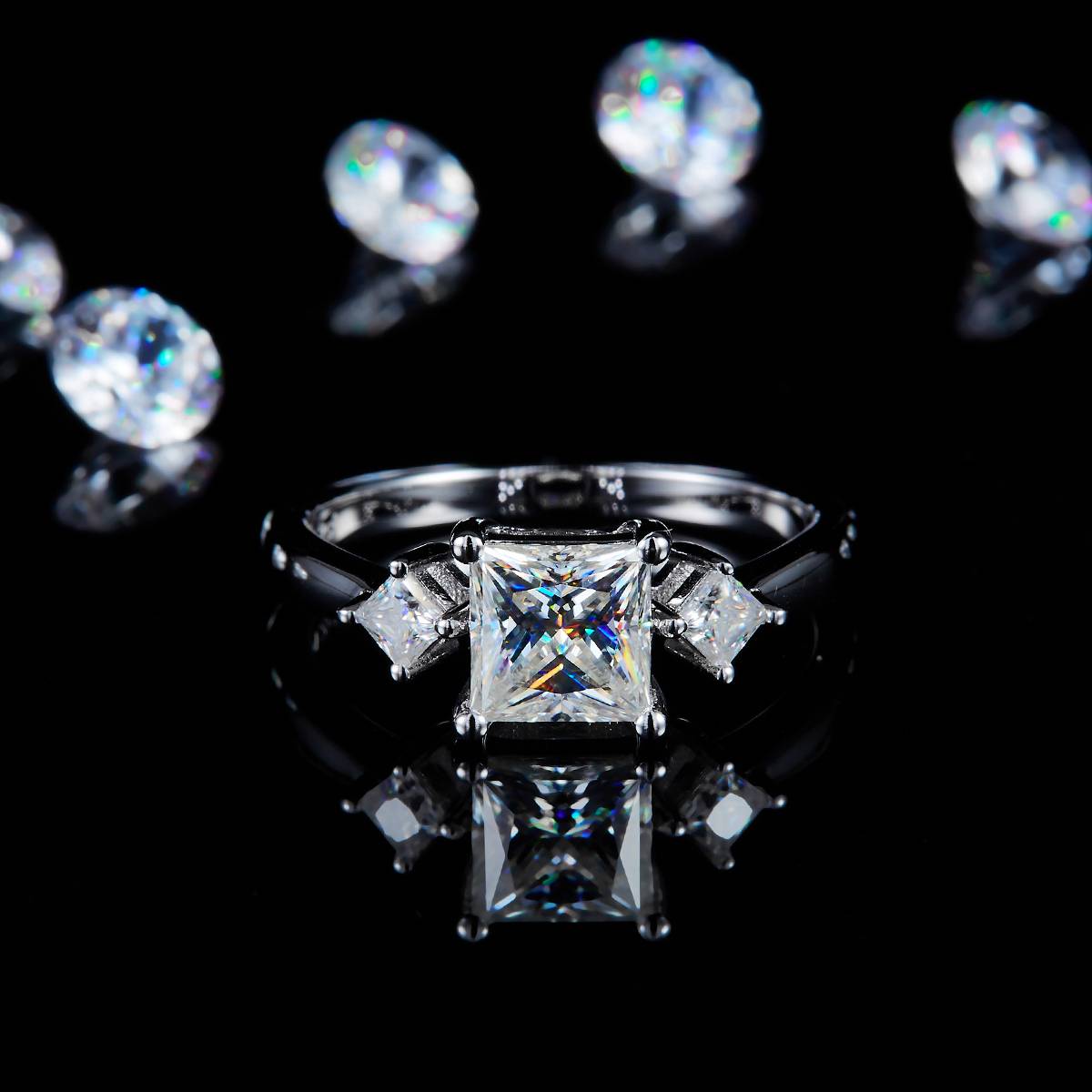 三石款公主方钻女戒S925银镀白金定制选款主副石莫桑钻1.2ct