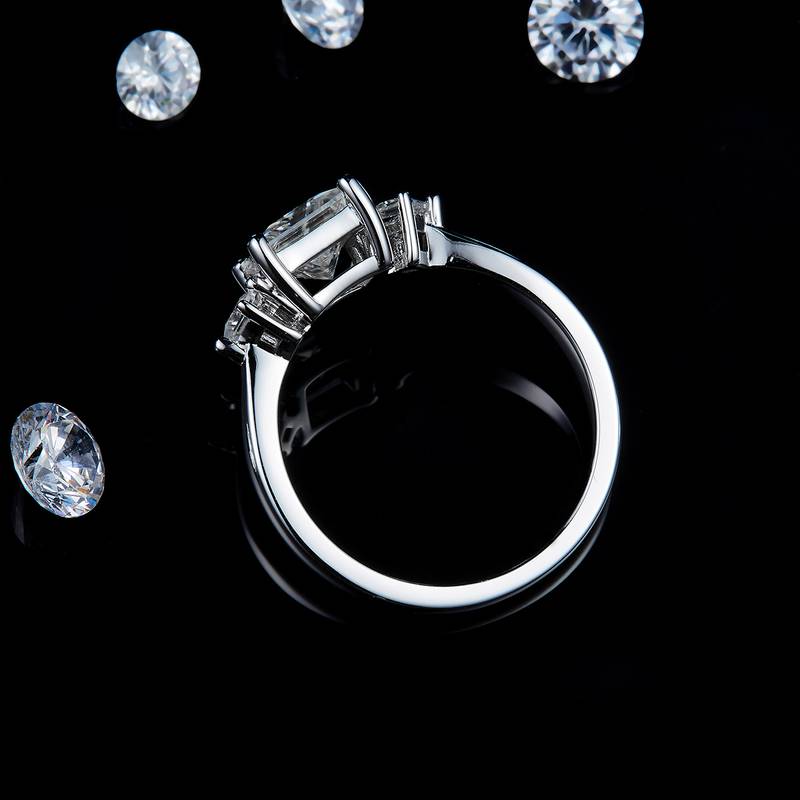三石款公主方钻女戒S925银镀白金定制选款主副石莫桑钻1.2ct