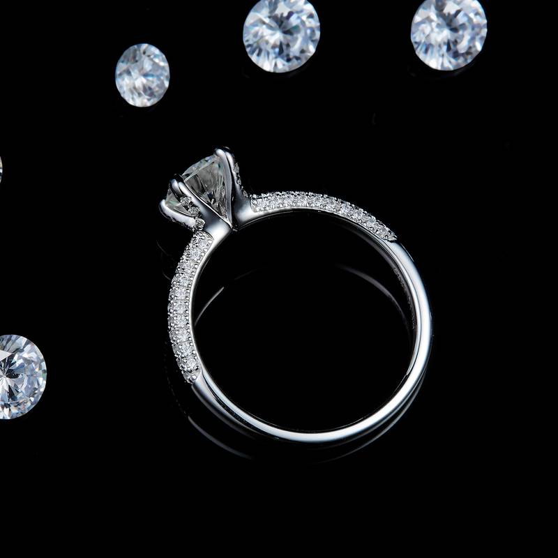 Affordable Luxury满钻四爪Women's RingS925银镀白金定制选款主石Moissanite1.0ct/副石高碳钻