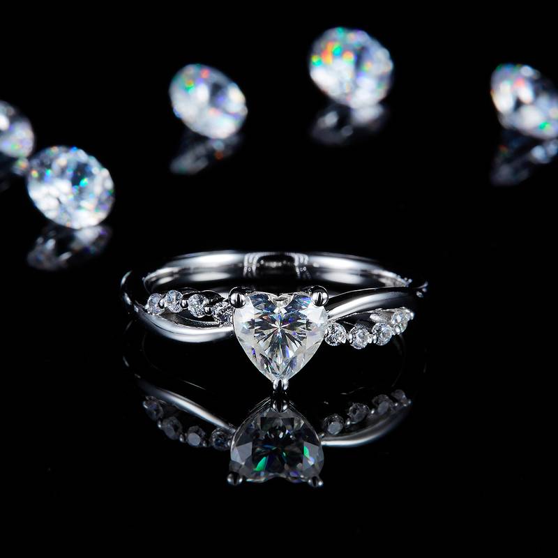 心形女戒S925银镀白金定制选款主石莫桑钻0.8ct/副石高碳钻