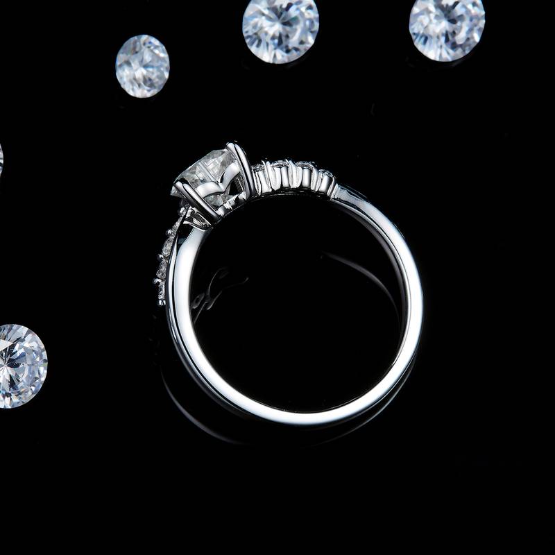 心形女戒S925银镀白金定制选款主石莫桑钻0.8ct/副石高碳钻