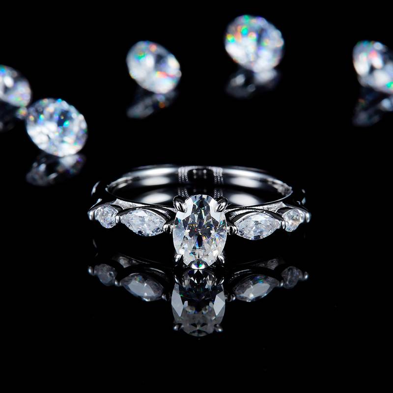 三石款蛋形Women's RingS925银镀白金定制选款主石Moissanite1.0ct/副石高碳钻