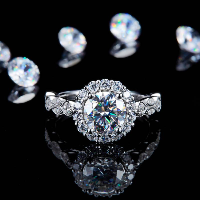 轻奢圆包女戒S925银镀白金定制选款主石莫桑钻1.5ct/副石高碳钻