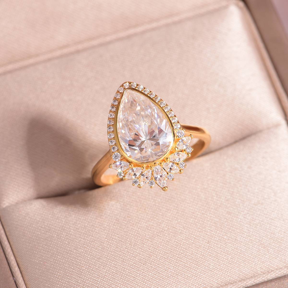 MR0179款S25银镀18K黄金水滴形莫桑钻豪华女戒主石4ct/8*12mm