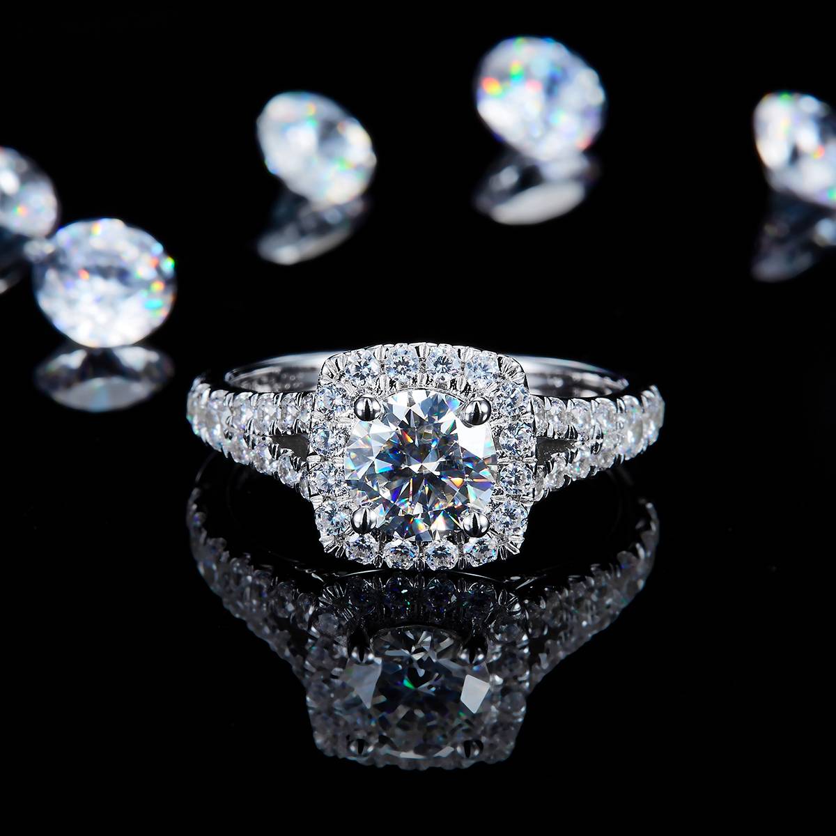 豪华双臂方包女戒S925银镀白金定制选款主石莫桑钻1.0ct/副石高碳钻
