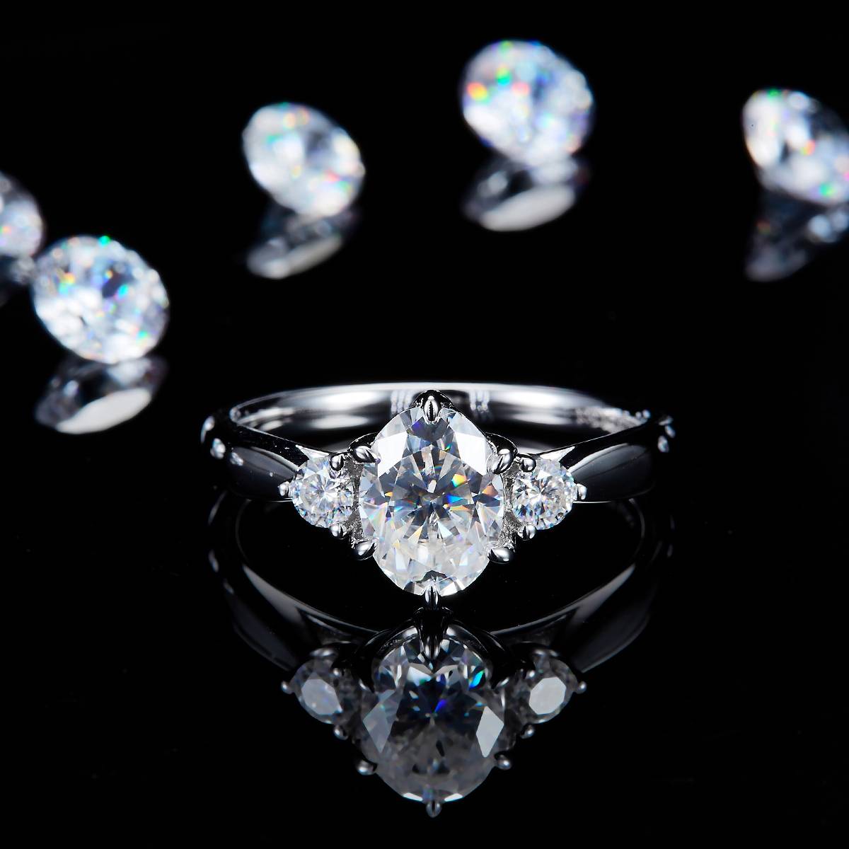 Three Stone Oval Women's Ring S925 Silver Plated Platinum Customized Selection Main Side Stone Moissanite 1.5ct
