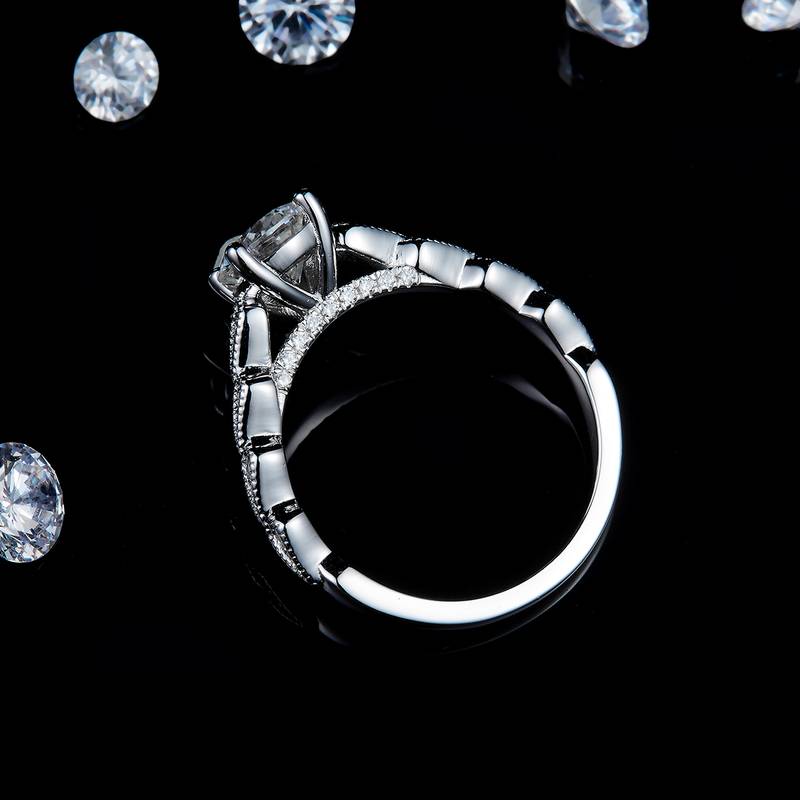 轻奢四爪女戒S925银镀白金定制选款主石莫桑钻1.0ct/副石高碳钻