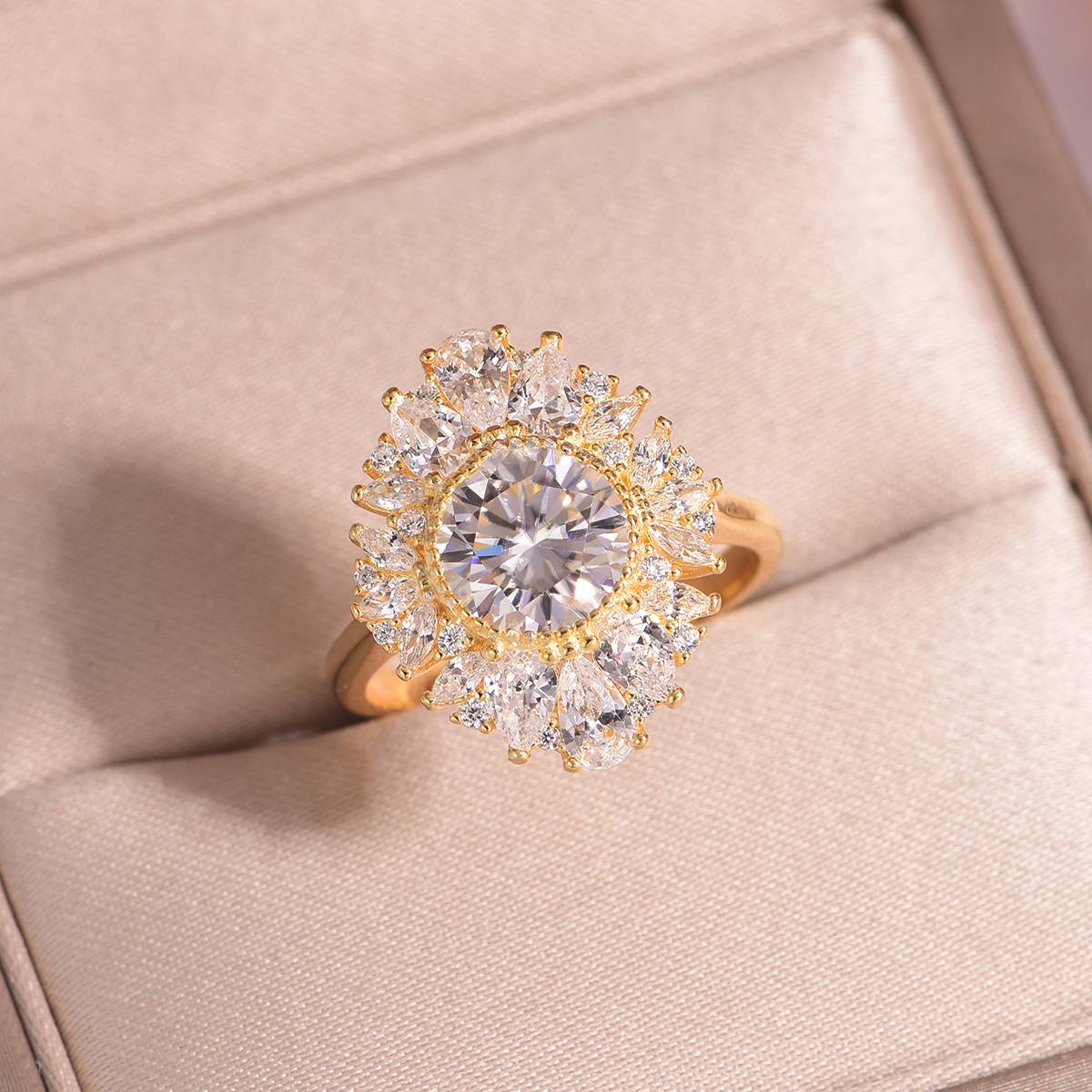 MR0187款S25银镀18K黄金圆形莫桑钻豪华女戒主石2.0ct/8.0mm