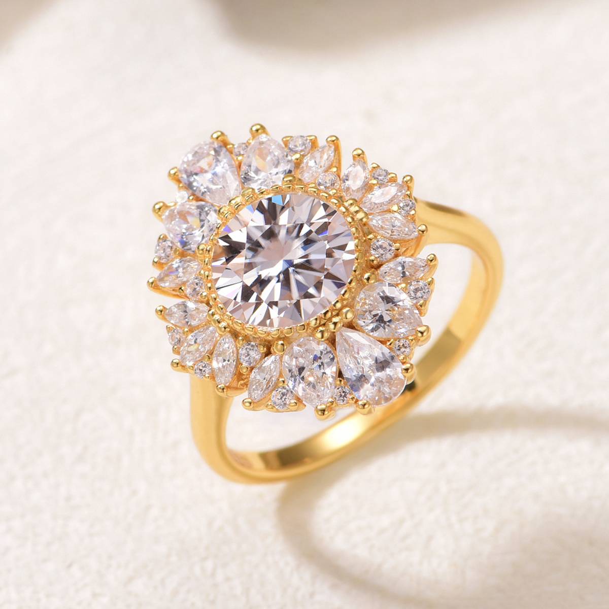 MR0187款S25银镀18K黄金圆形莫桑钻豪华女戒主石2.0ct/8.0mm