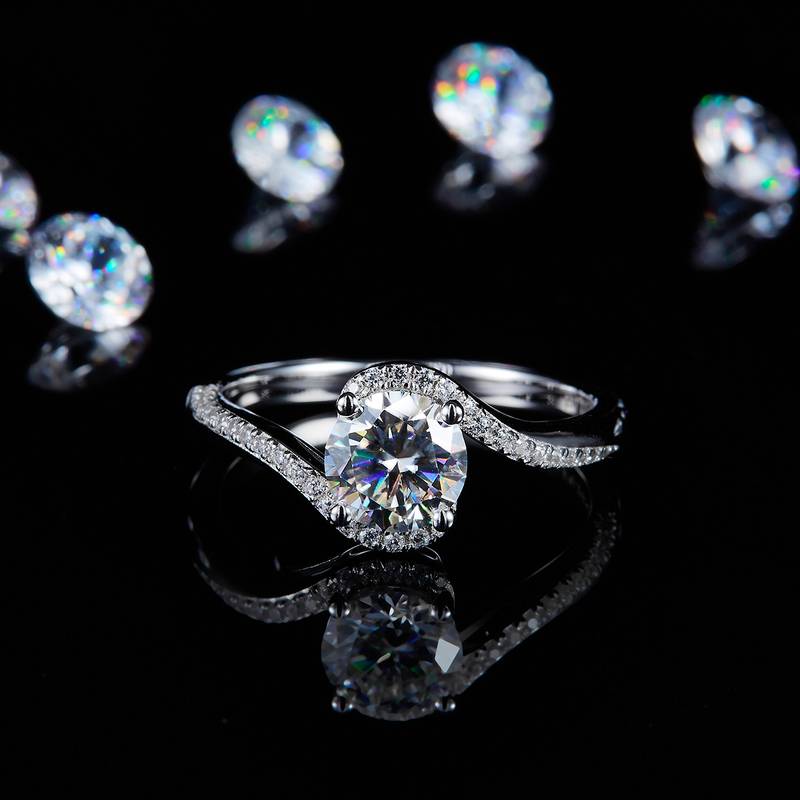 微镶扭臂四爪女戒S925银镀白金定制选款主石莫桑钻1.0ct/副石高碳钻